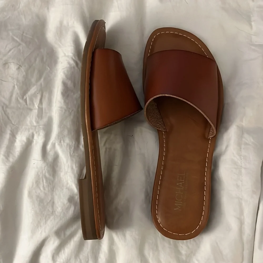Sandals by Michael. Cognac leather slip on. - Picture 2 of 2